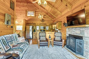 Private Hot Tub: Riverfront Cabin in Murphy