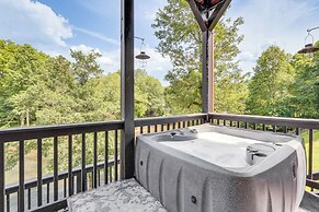 Private Hot Tub: Riverfront Cabin in Murphy
