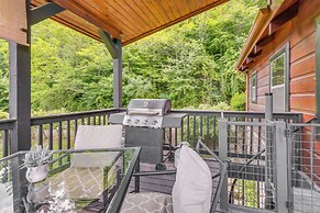 Private Hot Tub: Riverfront Cabin in Murphy