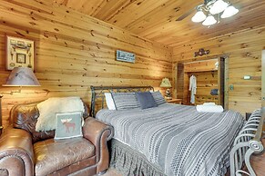 Private Hot Tub: Riverfront Cabin in Murphy