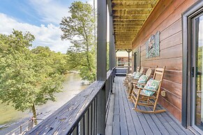 Private Hot Tub: Riverfront Cabin in Murphy