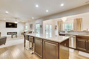 10 Mi to Norfolk: Chesapeake Haven w/ Yard!