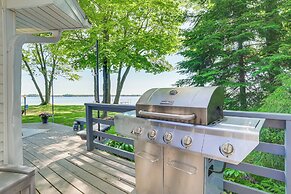 Lakefront Michigan Cottage w/ Grill, Dock & Kayaks