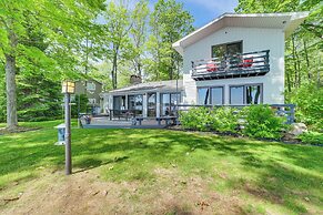 Lakefront Michigan Cottage w/ Grill, Dock & Kayaks