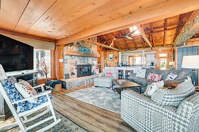 Lakefront Michigan Cottage w/ Grill, Dock & Kayaks