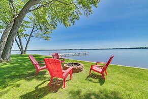 Lakefront Michigan Cottage w/ Grill, Dock & Kayaks