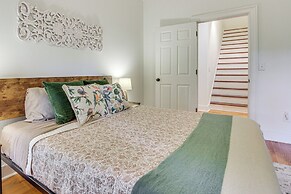 Black Mountain Hideaway w/ Hot Tub & Pool Table!