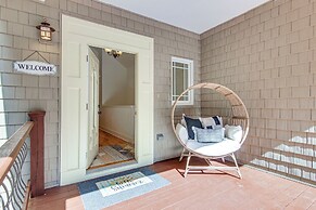 Black Mountain Hideaway w/ Hot Tub & Pool Table!