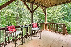 Black Mountain Hideaway w/ Hot Tub & Pool Table!
