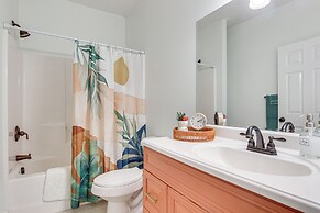 Black Mountain Hideaway w/ Hot Tub & Pool Table!