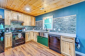 Renovated Franklin Home w/ Mountain-view Deck!