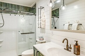 Renovated Franklin Home w/ Mountain-view Deck!