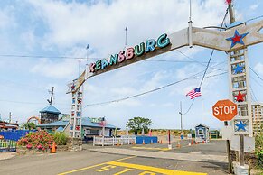 Cozy Keansburg Cottage: Walk to Beach & Boardwalk!