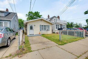 Cozy Keansburg Cottage: Walk to Beach & Boardwalk!