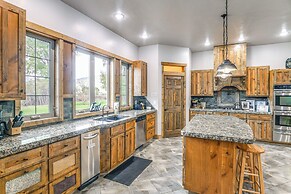 Spacious Afton Home: Patio, Grill & Mountain Views