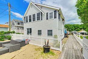 Inviting Beachfront Apartment in Hawk's Nest Beach