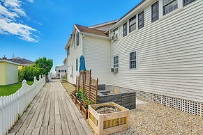 Inviting Beachfront Apartment in Hawk's Nest Beach