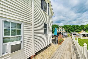 Inviting Beachfront Apartment in Hawk's Nest Beach