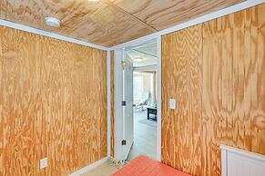 Inviting Beachfront Apartment in Hawk's Nest Beach