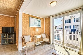 Inviting Beachfront Apartment in Hawk's Nest Beach