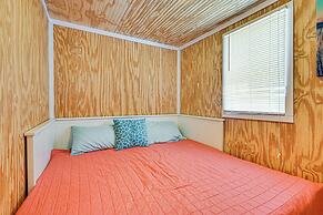 Inviting Beachfront Apartment in Hawk's Nest Beach