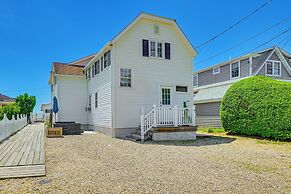 Inviting Beachfront Apartment in Hawk's Nest Beach
