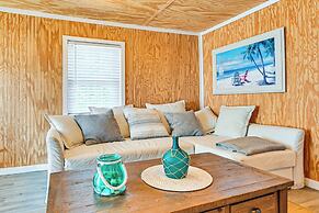 Inviting Beachfront Apartment in Hawk's Nest Beach