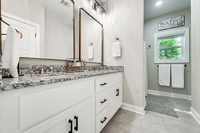 Brand-new Perry House w/ Kayaks & Lake Access