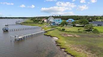 White Rock 3 Bedroom Home by RedAwning