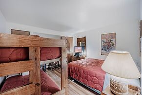 91sw - Wi-fi - Pets Ok - Sleeps 6 2 Bedroom Condo by RedAwning