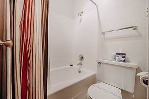 91sw - Wi-fi - Pets Ok - Sleeps 6 2 Bedroom Condo by RedAwning