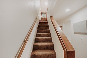 91sw - Wi-fi - Pets Ok - Sleeps 6 2 Bedroom Condo by RedAwning