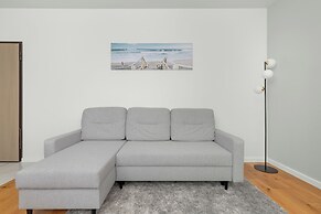 Gdynia Apartment By the Bay by Renters