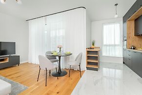 Gdynia Apartment By the Bay by Renters