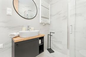 Gdynia Apartment By the Bay by Renters