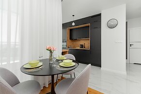 Gdynia Apartment By the Bay by Renters