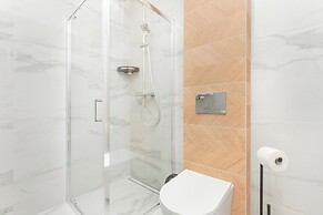 Gdynia Apartment By the Bay by Renters