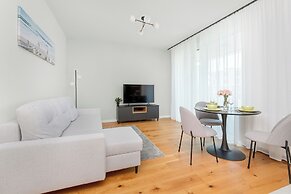 Gdynia Apartment By the Bay by Renters