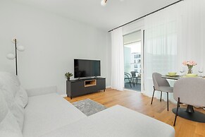 Gdynia Apartment By the Bay by Renters