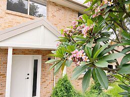 Treeview - A Beautiful 3-bed House in Kiama