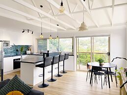 Treeview - A Beautiful 3-bed House in Kiama