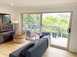 Treeview - A Beautiful 3-bed House in Kiama