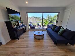 Treeview - A Beautiful 3-bed House in Kiama