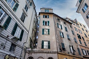 Art and Comfort near Lomellini Street