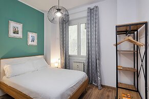 Art and Comfort near Lomellini Street