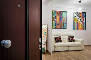 Art and Comfort near Lomellini Street