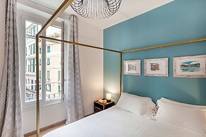 Art and Comfort near Lomellini Street