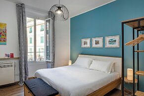 Art and Comfort near Lomellini Street