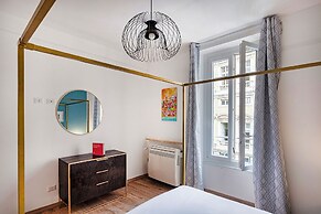 Art and Comfort near Lomellini Street