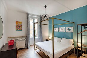 Art and Comfort near Lomellini Street